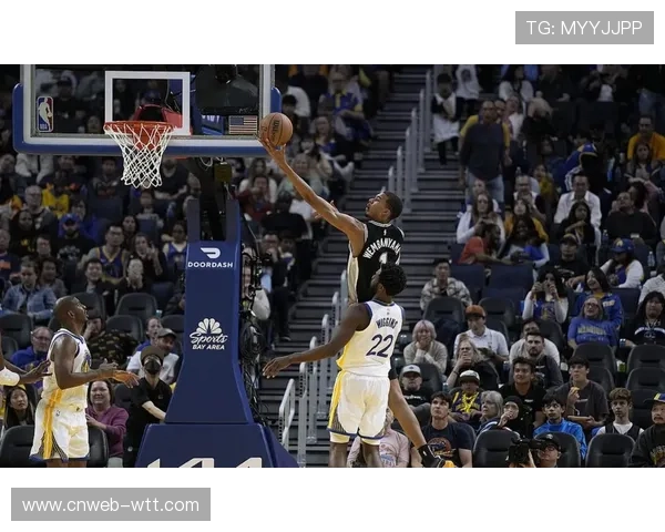 文班亚马底线突破反扣，马刺主场响起MVP呼声